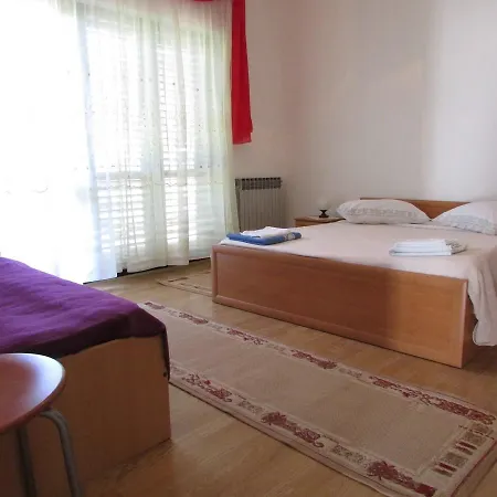 Mirela House With * אומאג