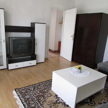 Mirela House With אומאג