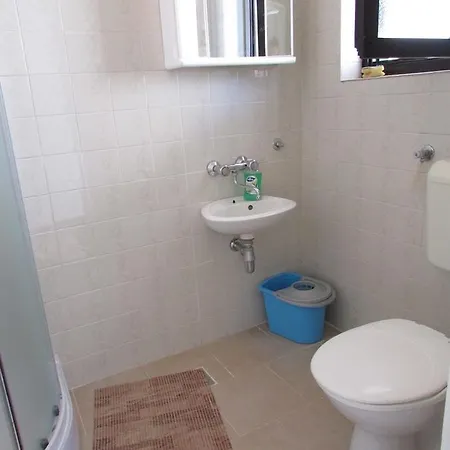 Mirela House With דירה אומאג